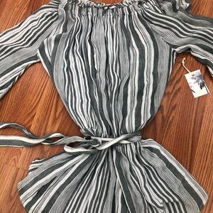 Cute off-shoulder top